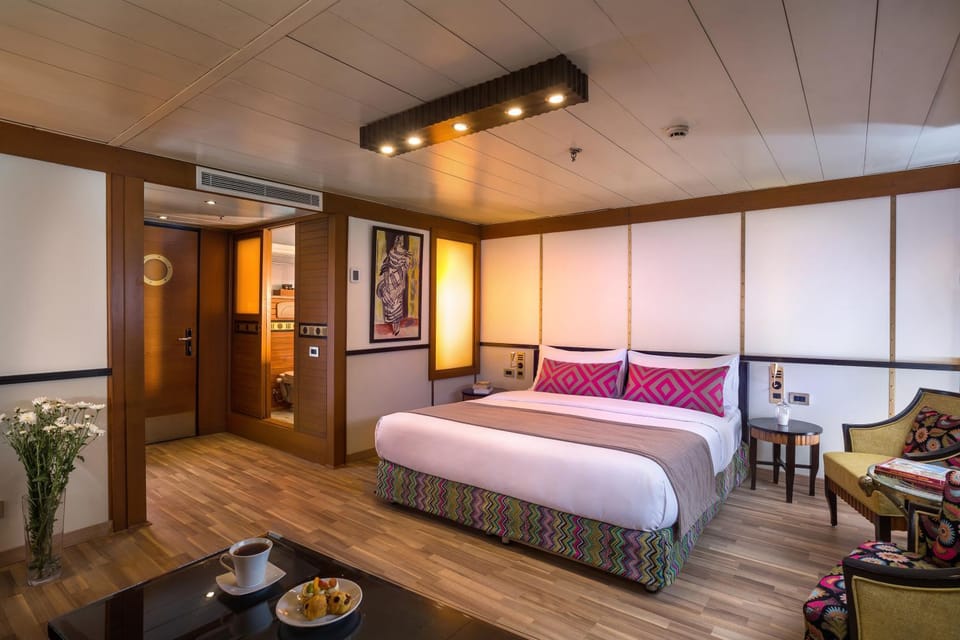 Bed, Living room, Bedroom