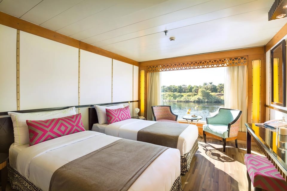 Bed, Natural landscape, View (from property/room), Balcony/Terrace, Living room, Seating area, Bedroom, River view