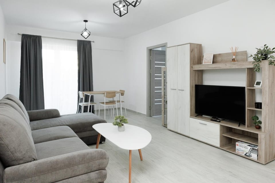 Communal lounge/ TV room, TV and multimedia, Living room, Seating area, Dining area, Evening entertainment