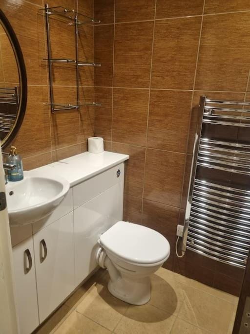 Superb 2Bed/2Bath Flat Waterloo London Apartment in City of Westminster