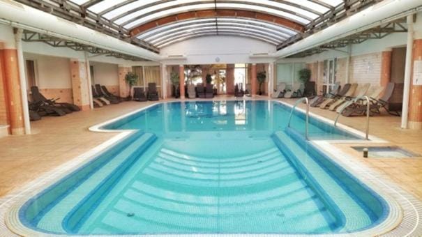 Swimming pool, sunbed