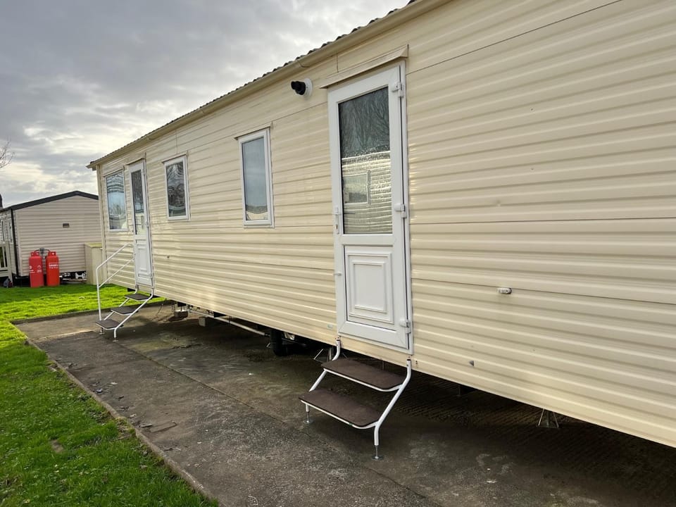 Property building, Day