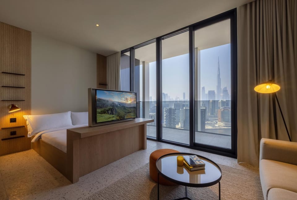 Communal lounge/ TV room, Bed, Natural landscape, TV and multimedia, Living room, Photo of the whole room, Seating area, Evening entertainment, Bedroom