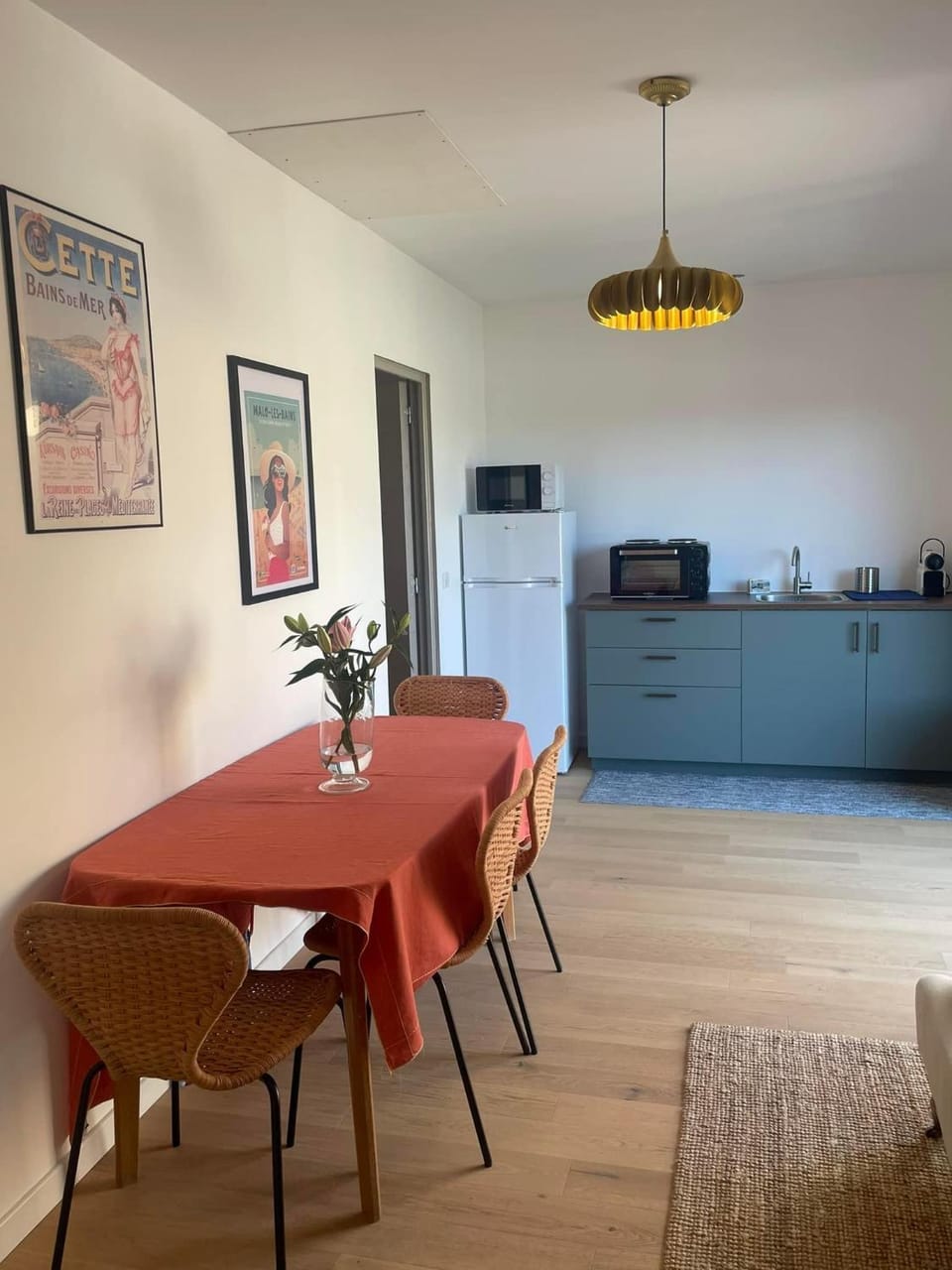 Kitchen or kitchenette, Seating area, Dining area, minibar
