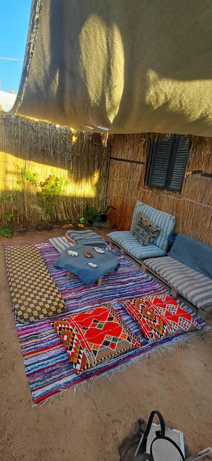 Day, Seating area