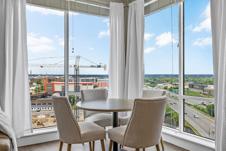 View (from property/room), Dining area, City view