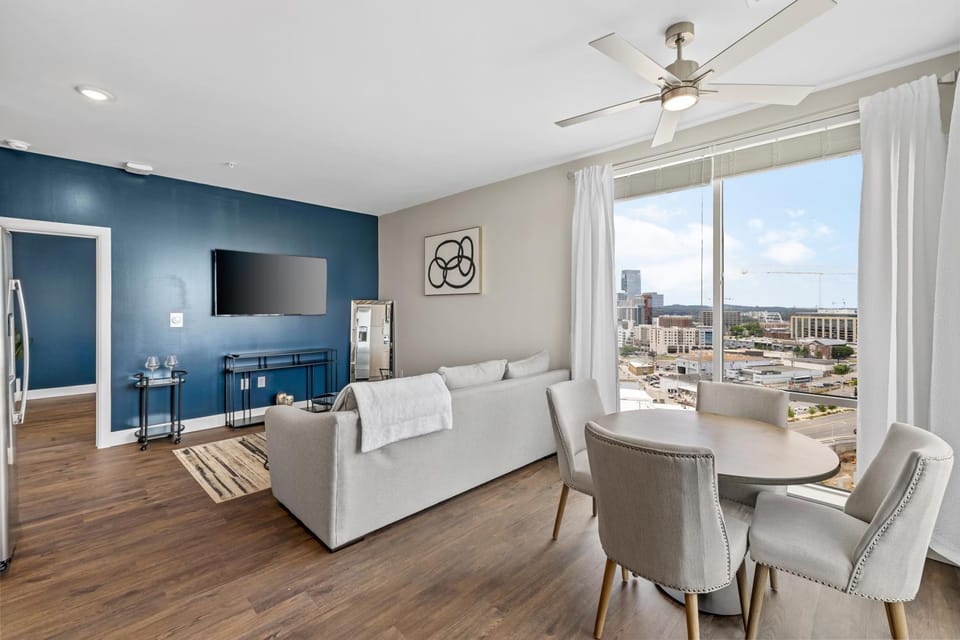 Communal lounge/ TV room, TV and multimedia, Living room, Seating area, Dining area, fireplace