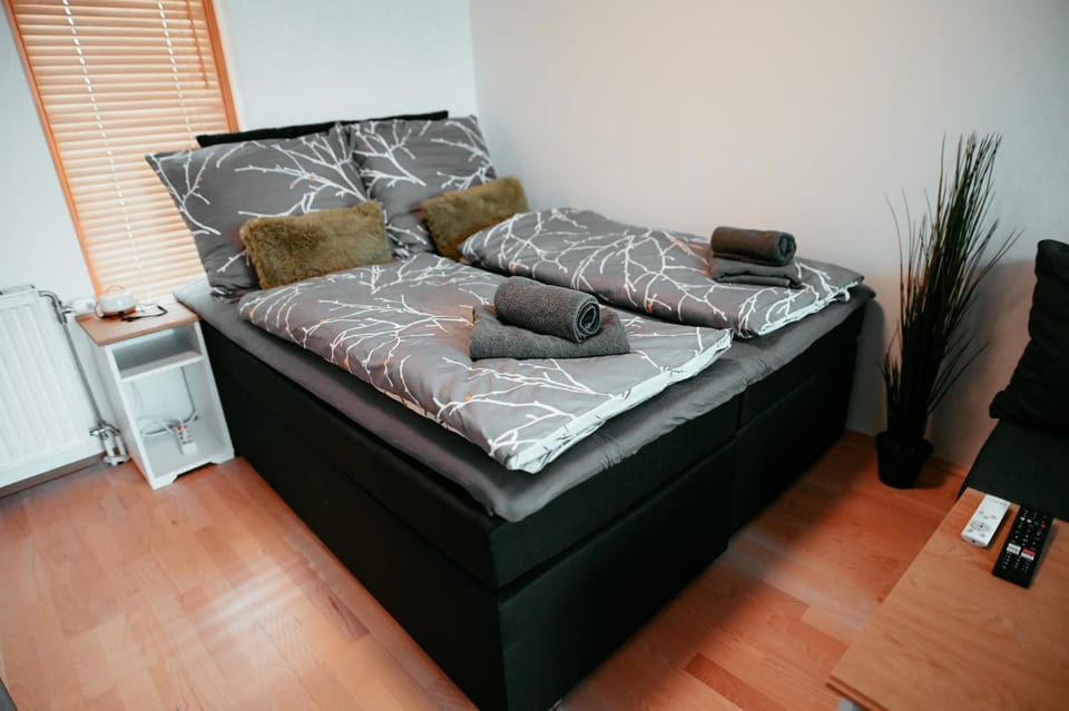 Bed, Photo of the whole room, Bedroom, towels