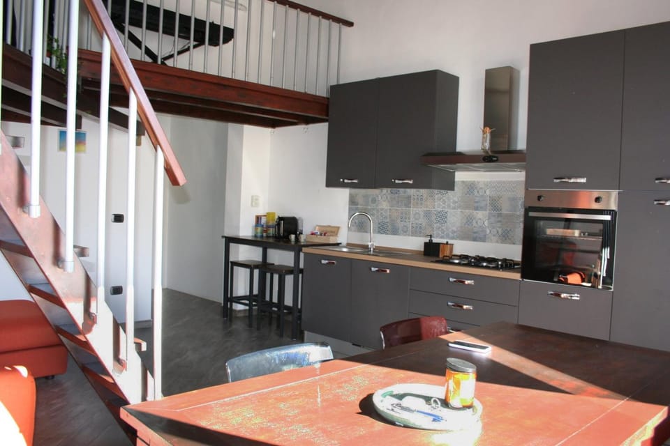 Kitchen or kitchenette, Dining area, dishwasher, minibar, pet friendly, stove, toaster