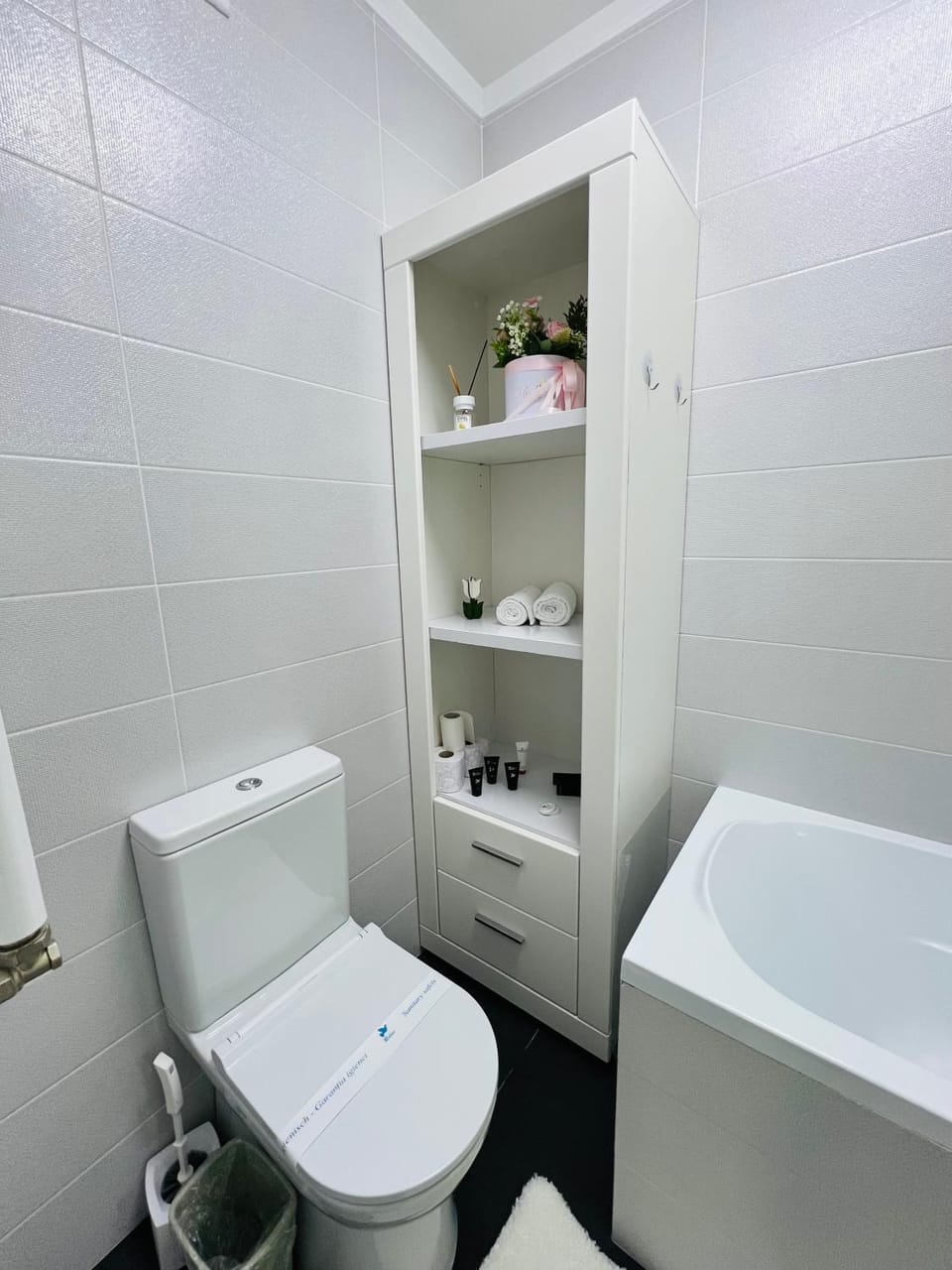 Toilet, Bathroom, towels