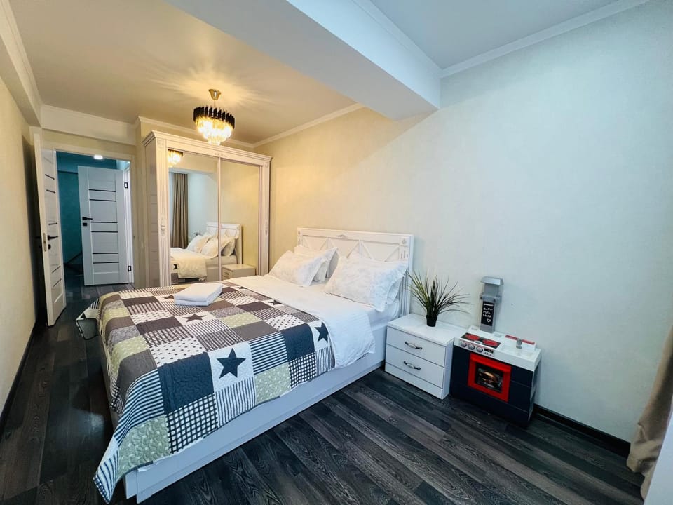 Bed, Bedroom, towels, wardrobe