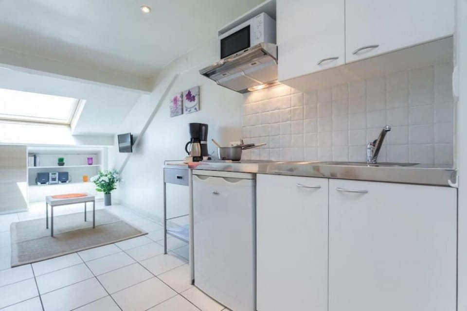 MY CASA - PORT 2 - Spacious and central w AC on the Port Apartment in Nice