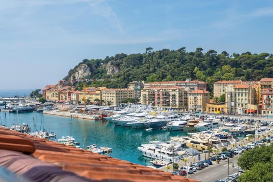 MY CASA - PORT 2 - Spacious and central w AC on the Port Apartment in Nice