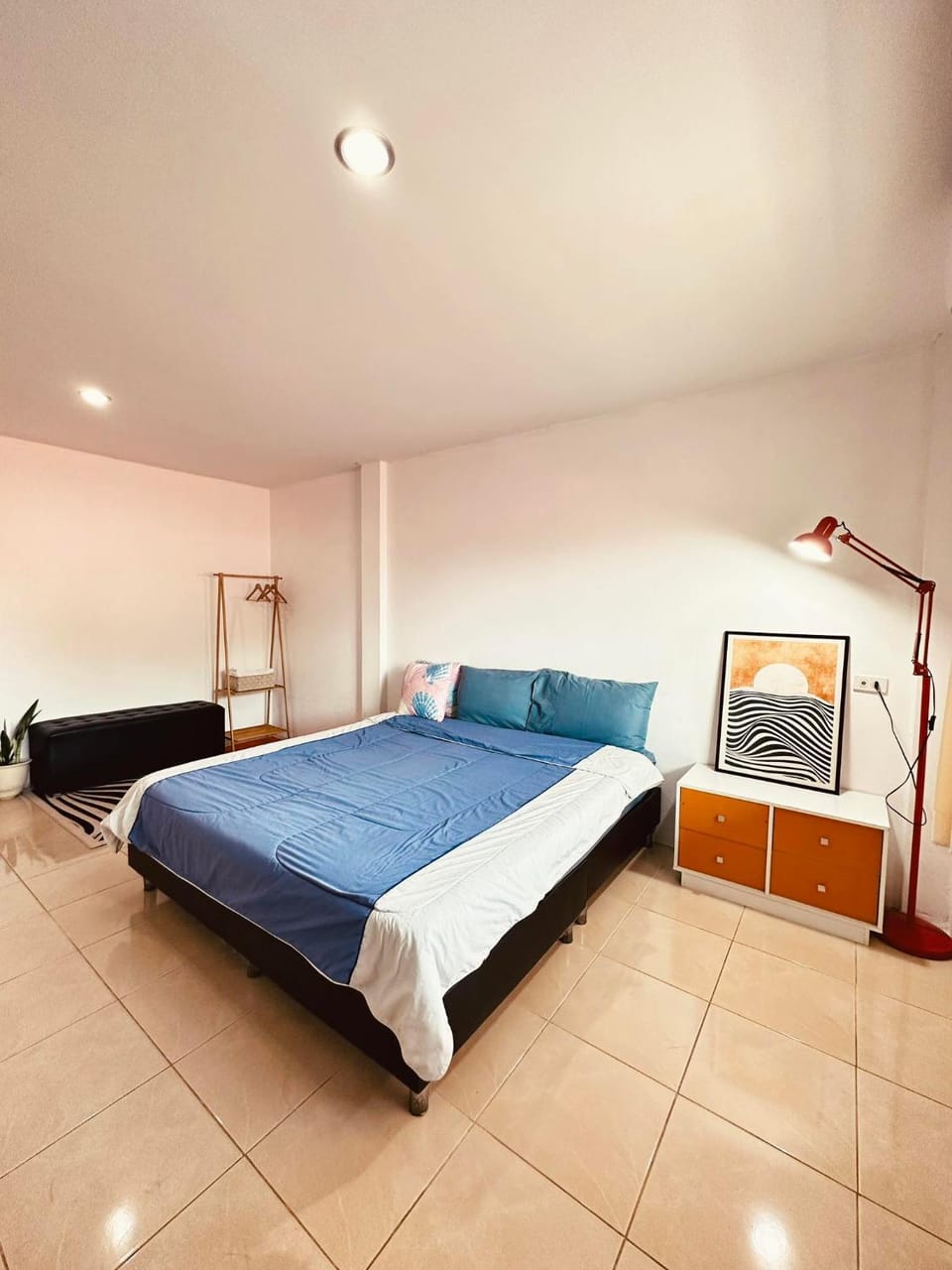 Bed, Photo of the whole room, Bedroom