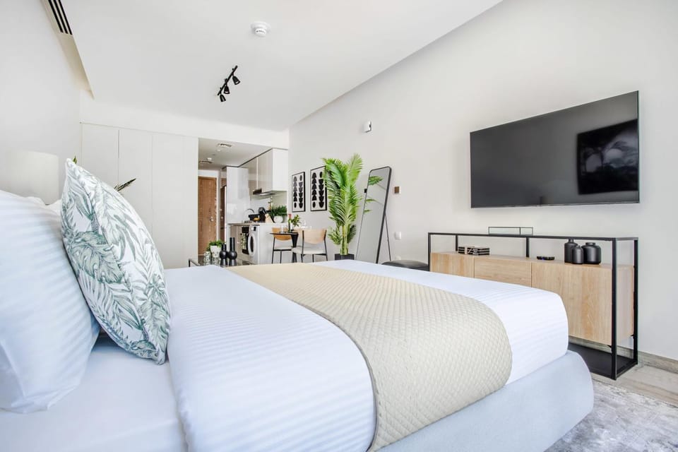Frank Porter - Ahad Residences Apartment in Dubai