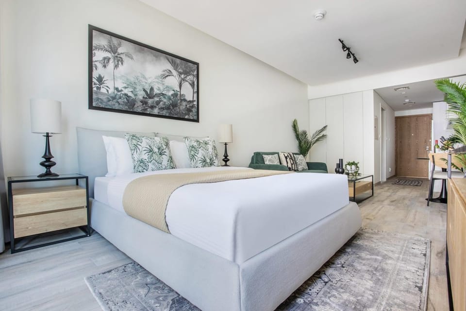 Frank Porter - Ahad Residences Apartment in Dubai