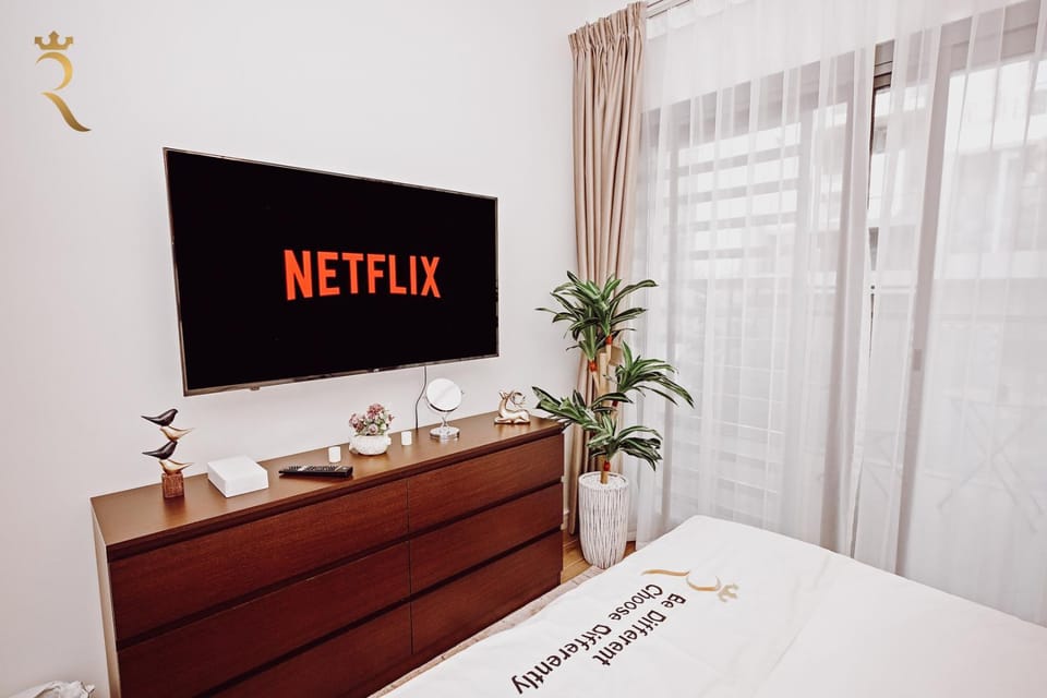 Communal lounge/ TV room, Bed, Property logo or sign, TV and multimedia, Photo of the whole room, Evening entertainment, Logo/Certificate/Sign, Bedroom, Text overlay, Certificate/Award