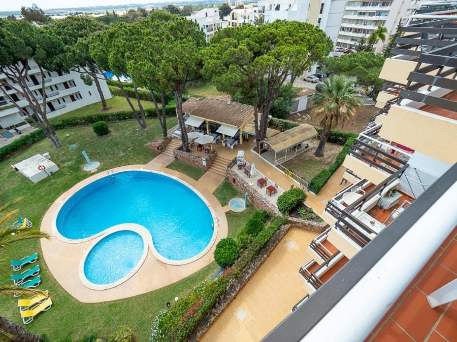 Bird's eye view, Pool view