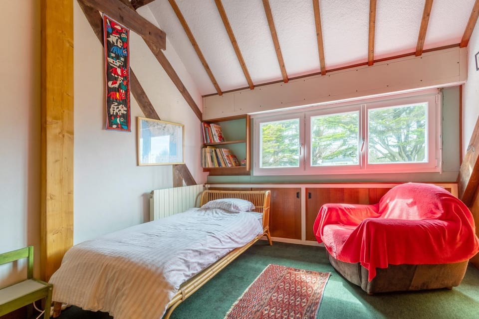 Property building, Living room, Bedroom