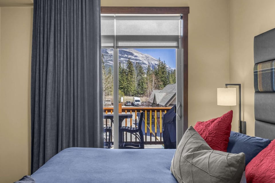 The Eagle Suite at Stoneridge Mountain Resort House in Canmore