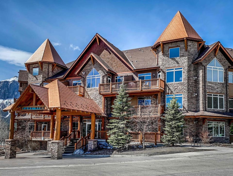 The Eagle Suite at Stoneridge Mountain Resort House in Canmore