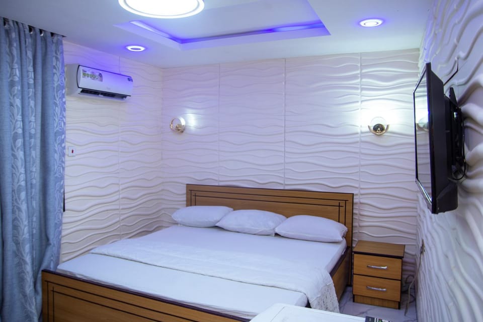 Bed, TV and multimedia, Photo of the whole room, Bedroom, air conditioner