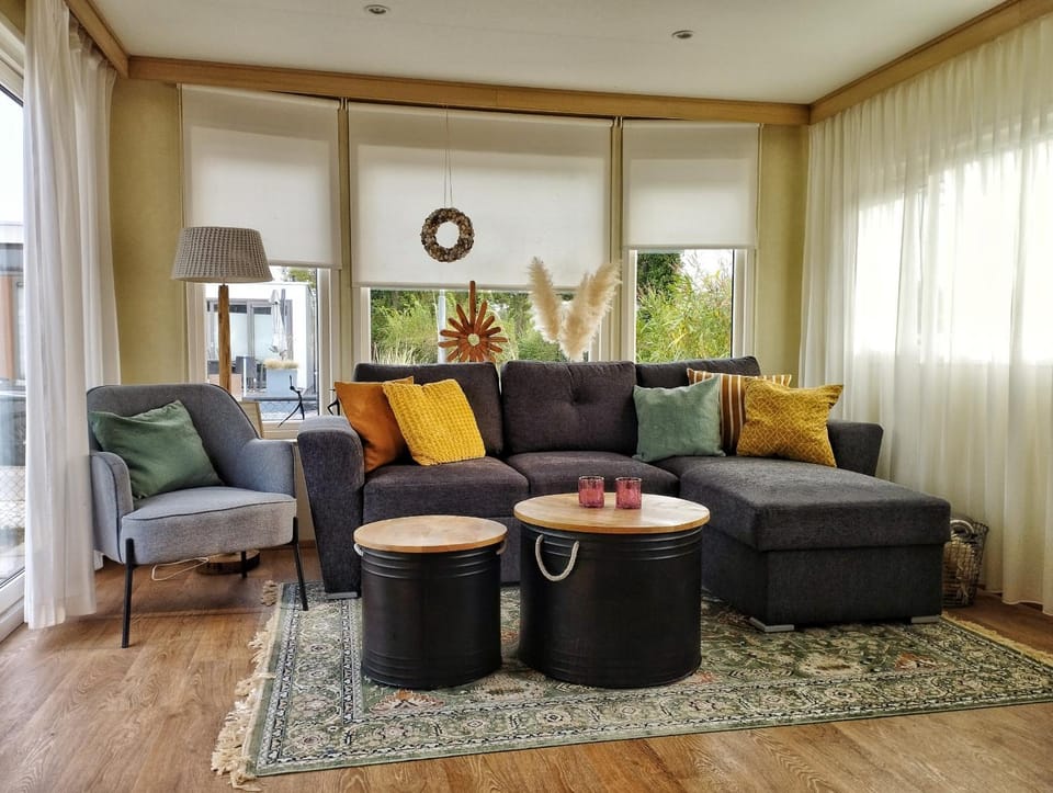 Communal lounge/ TV room, Living room