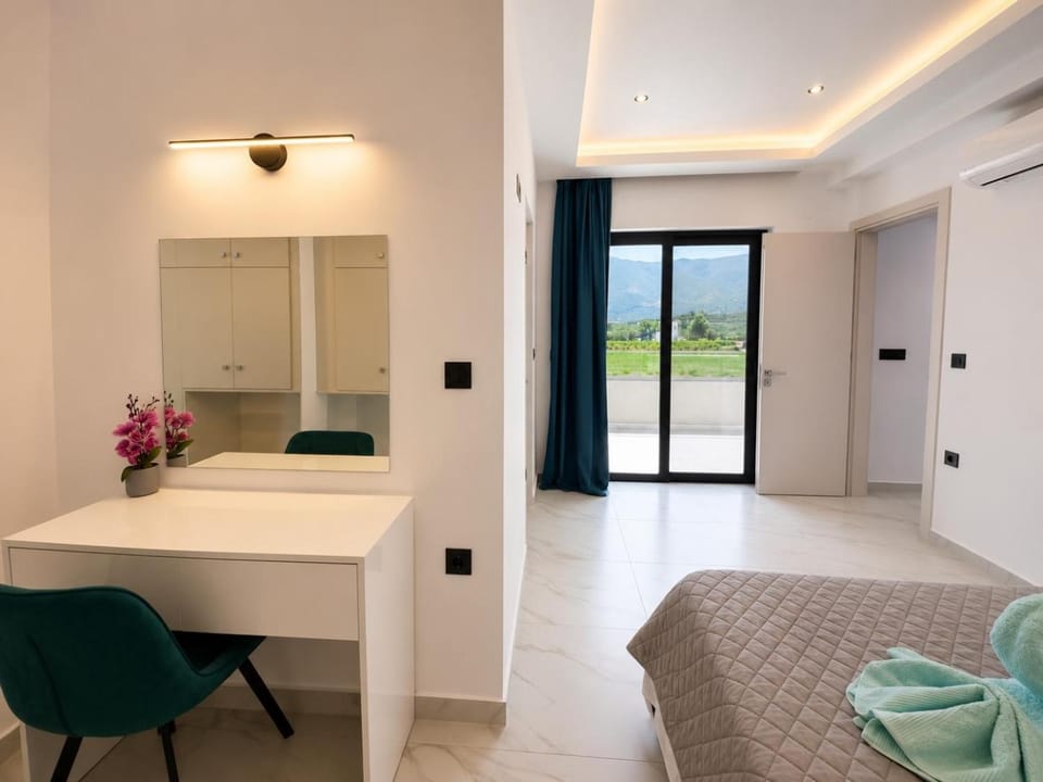 Central Luxury Rooms Apartment in Alikanas