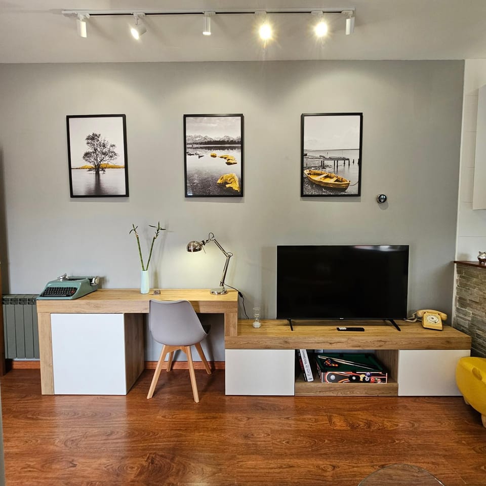 Communal lounge/ TV room, TV and multimedia