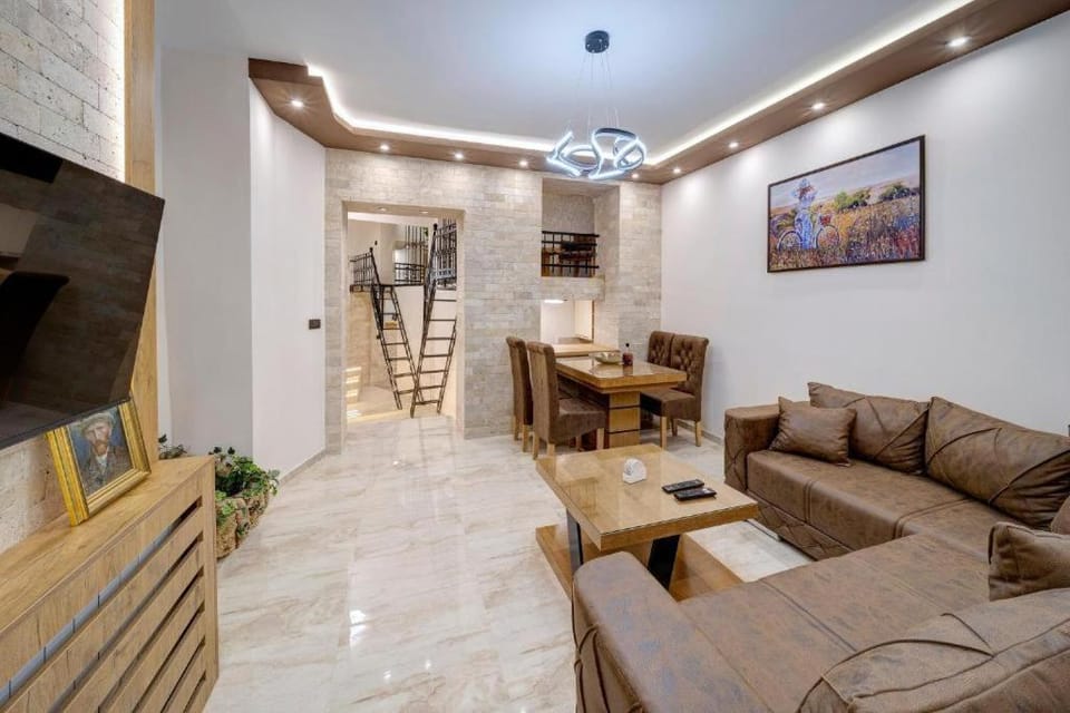 TV and multimedia, Living room, Seating area, Dining area