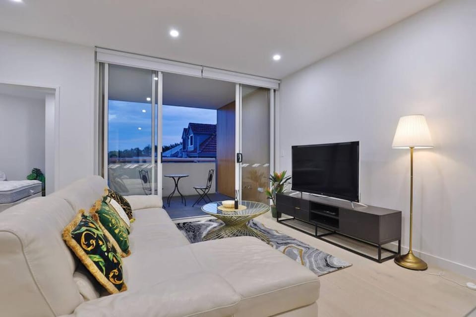 Leichhardt Serene Retreat - Views丨Parking丨Ease Apartment in Sydney
