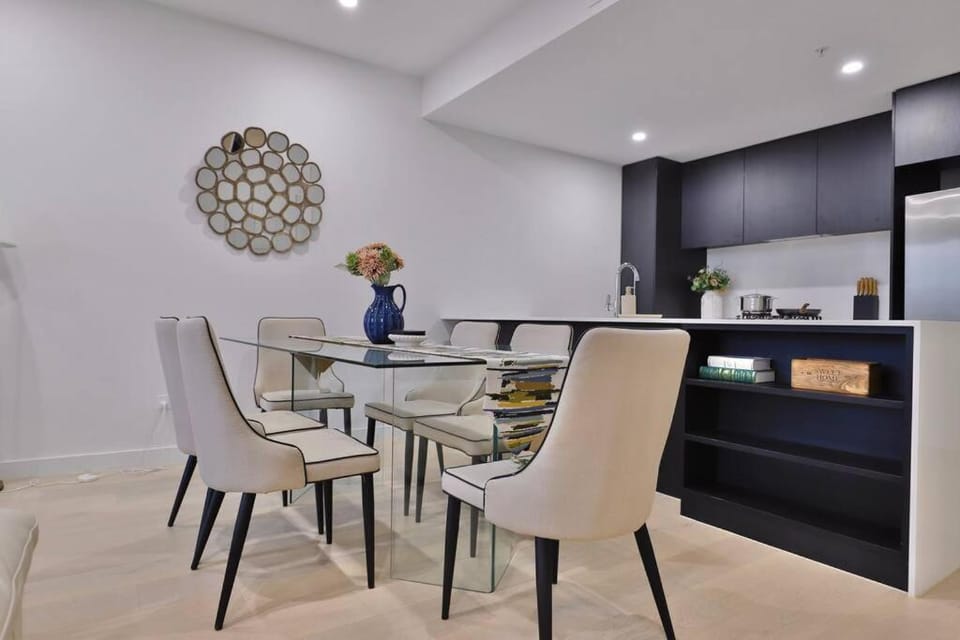Leichhardt Serene Retreat - Views丨Parking丨Ease Apartment in Sydney