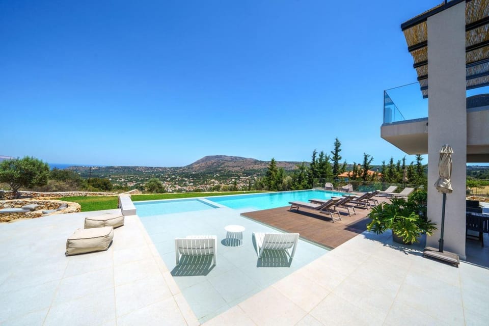 Pool view, Swimming pool, sunbed