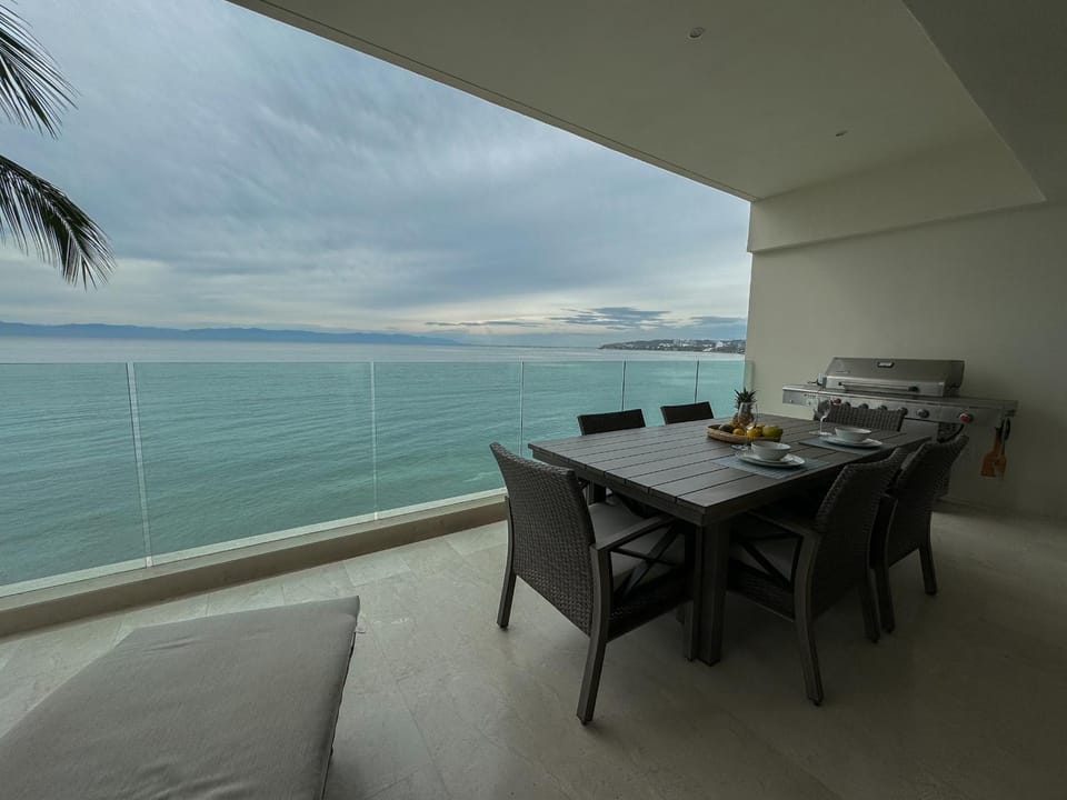 View (from property/room), Balcony/Terrace, Seating area, Sea view