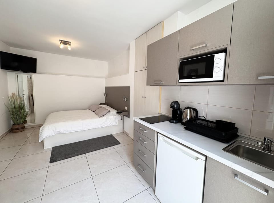Bed, TV and multimedia, Kitchen or kitchenette