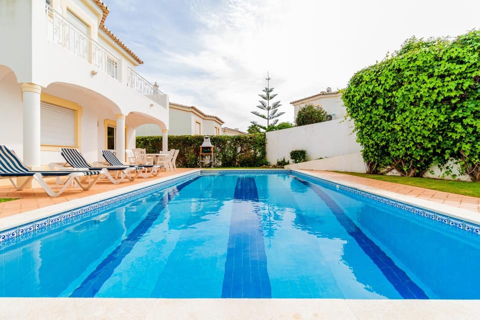 Patio, Pool view, Swimming pool, sunbed