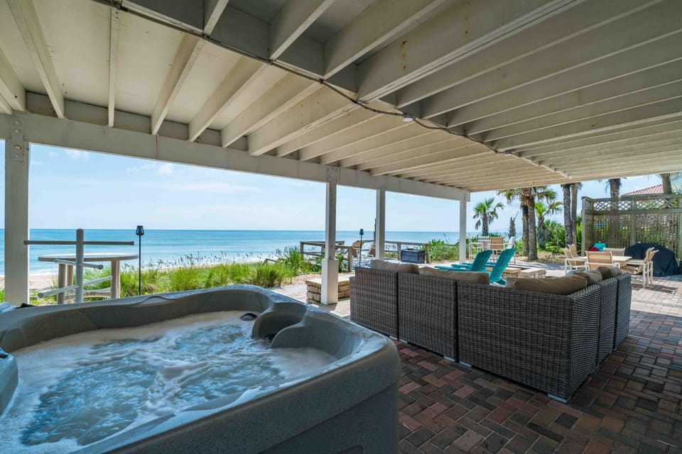 Oceanfront Hot Tub Putting Green Fire Pit House in Florida