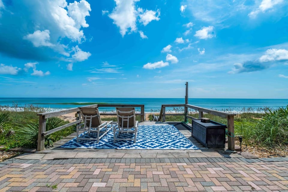 Oceanfront Hot Tub Putting Green Fire Pit House in Florida