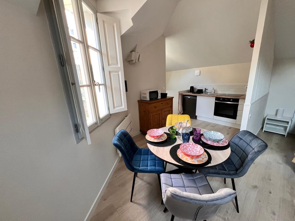 Living room, Dining area