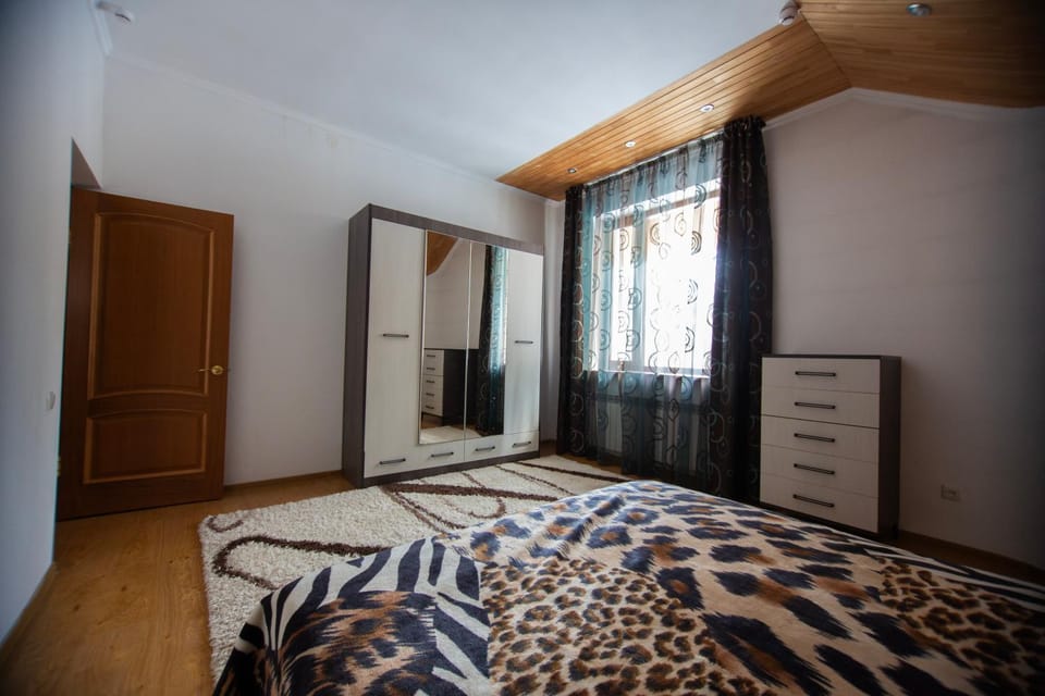Bed, Photo of the whole room, Bedroom, wardrobe