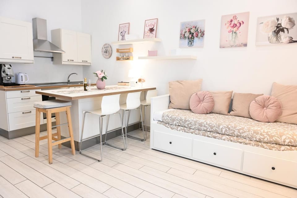 Kitchen or kitchenette, Living room