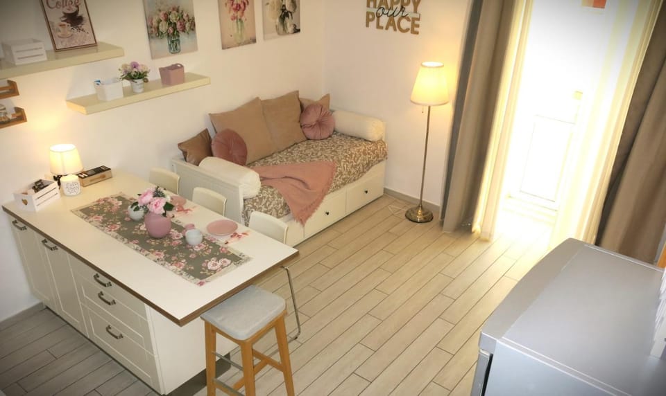 Photo of the whole room, Seating area, Dining area