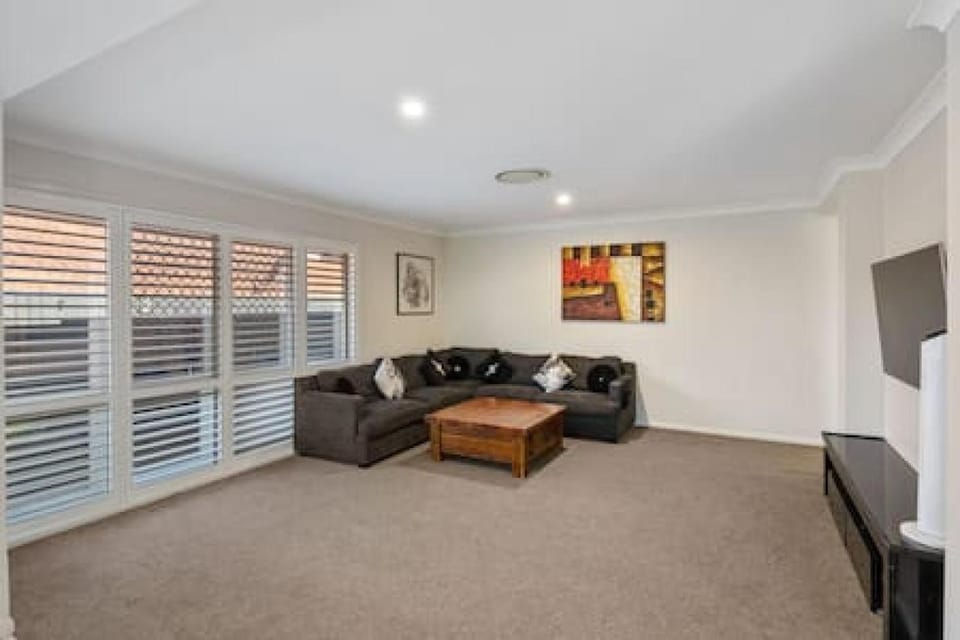 4 Bedroom Spacious Cozy Family Retreat Parkinson House in Brisbane