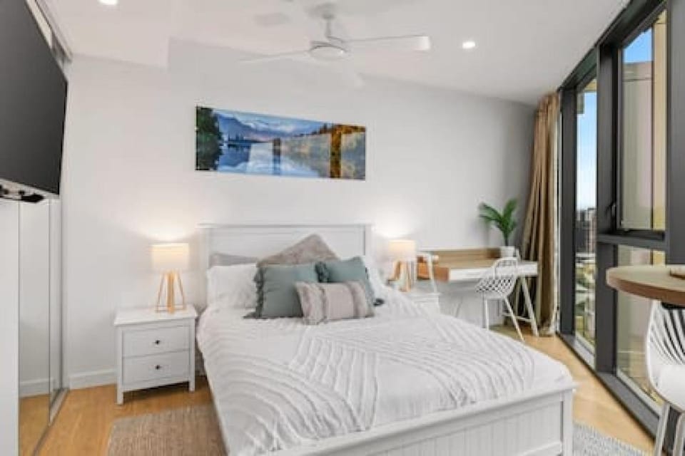 City Chic Living w Sunset Views 2BD1 Studio Apt Apartment in Brisbane City