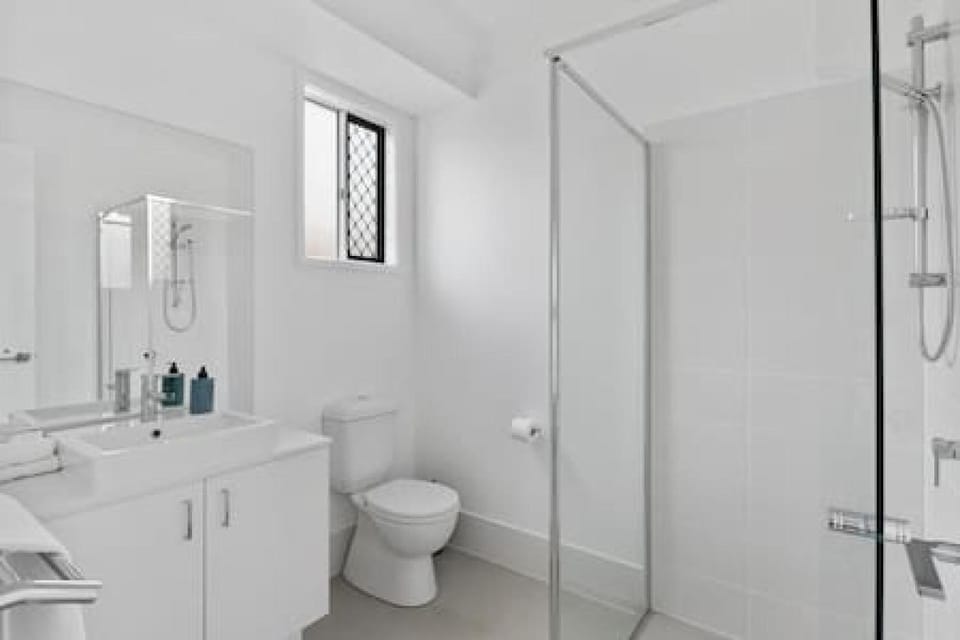 Brandnew 4BR modern family home Park Ridge House in Brisbane
