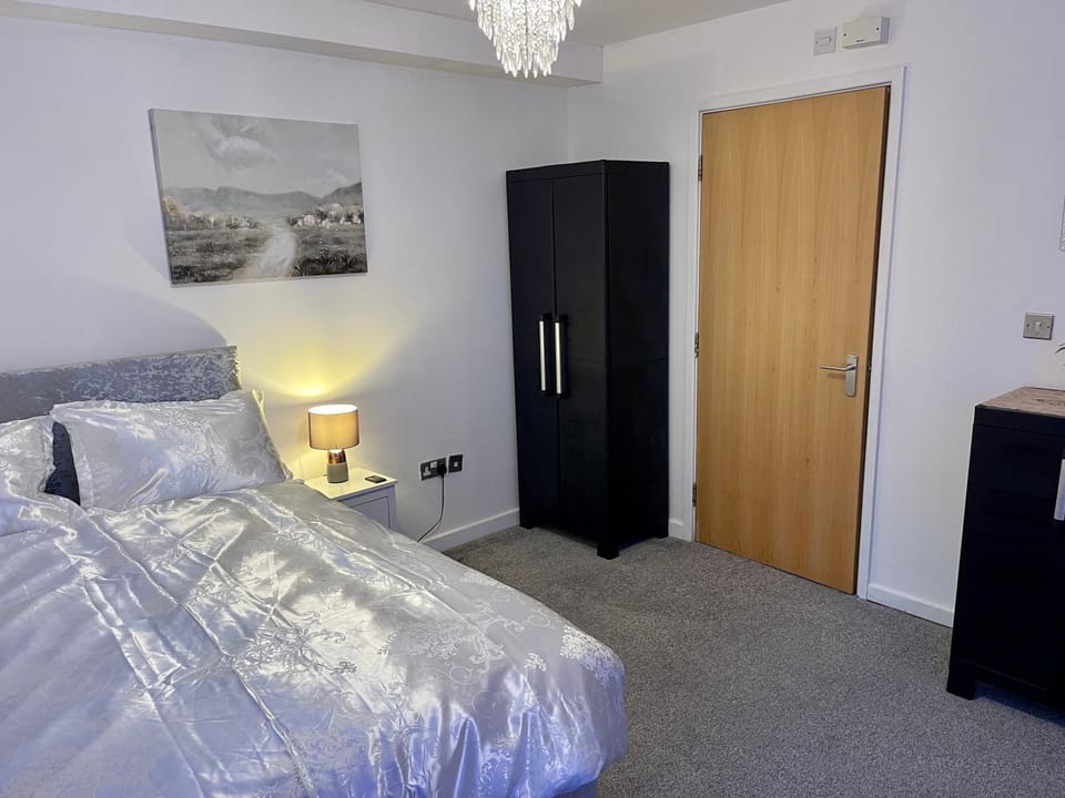 Bed, Photo of the whole room, Bedroom, wardrobe