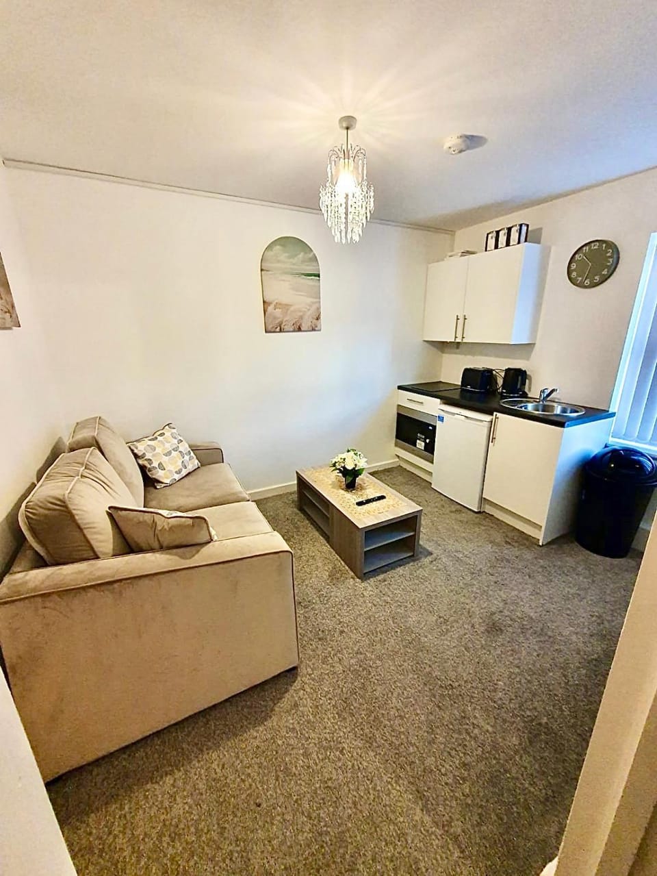 Kitchen or kitchenette, Living room, Seating area, minibar