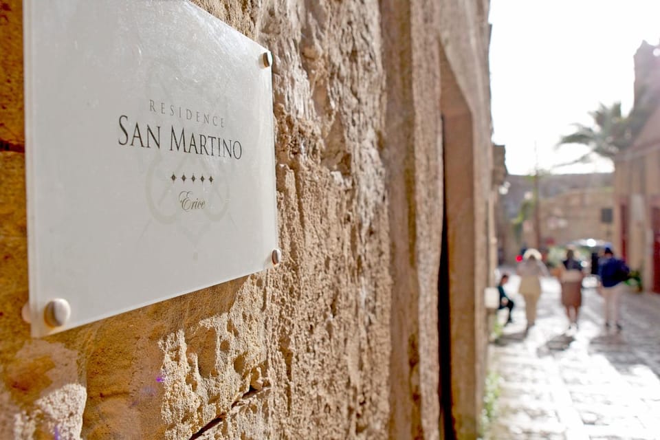 Facade/entrance, Property logo or sign, Street view