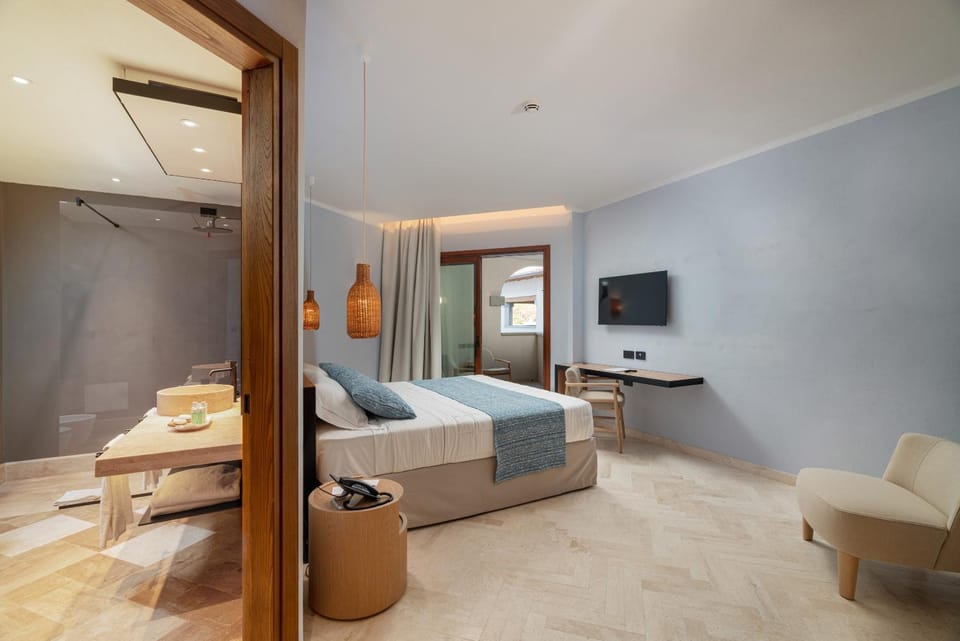 Bed, TV and multimedia