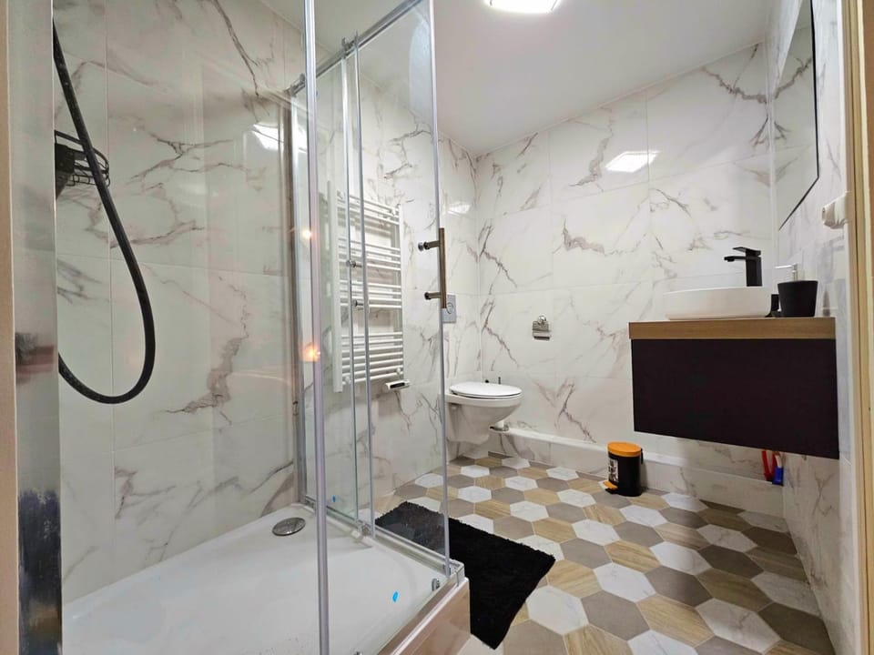 Shower, Toilet, Bathroom, heating